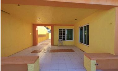 CASA DE UNA PLANTA FRENTE AL MAR EN CHELEM