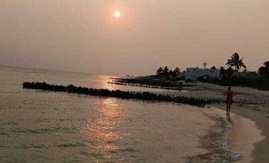 CASA DE UNA PLANTA FRENTE AL MAR EN CHELEM