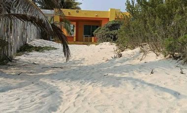 CASA DE UNA PLANTA FRENTE AL MAR EN CHELEM