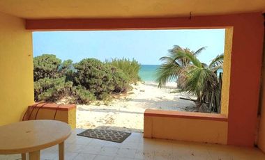 CASA DE UNA PLANTA FRENTE AL MAR EN CHELEM