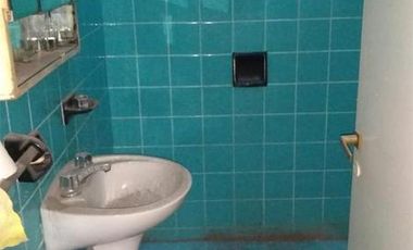 CASA CON LOCAL SOBRE AMPLIO LOTE *EXCLUSIVA ZONA COMERCIAL*