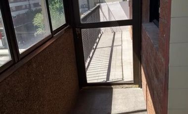 IMPECABLE! Depto 3 amb c/2 balcones en Av. Maipú e Italia