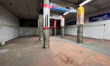 Local en alquiler en  Microcentro entre Tucumán y Viamonte.