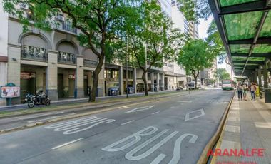Local en alquiler en  Microcentro entre Tucumán y Viamonte.