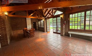 Departamento en  VENTA de cuatro ambientes