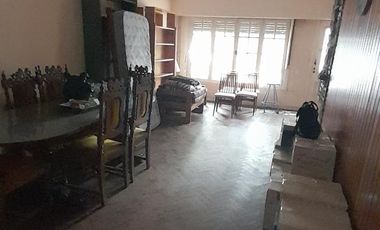 Casa en venta - 3 Dormitorios 3 Baños - 397Mts2 - Temperley