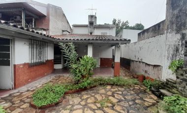 Casa en venta - 3 Dormitorios 3 Baños - 397Mts2 - Temperley