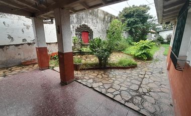 Casa en venta - 3 Dormitorios 3 Baños - 397Mts2 - Temperley