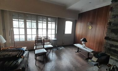 Casa en venta - 3 Dormitorios 3 Baños - 397Mts2 - Temperley