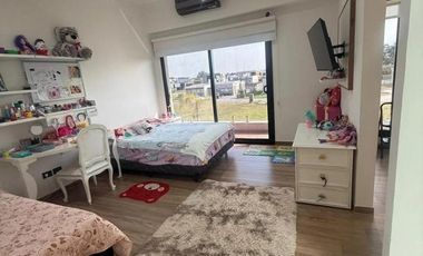 Casa en venta - 5 Dormitorios 1 Baño - Canning