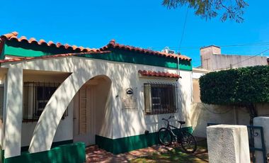 CASA DE 3 DORMITORIOS -GRANADERO BAIGORRIA