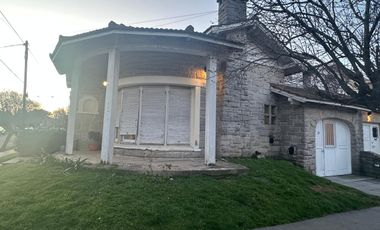 ALQUILER SOLO PROFESIONAL- CHALET 5 AMB - ZONA GUEMES- APTO VARIOS RUBROS-