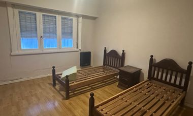 ALQUILER SOLO PROFESIONAL- CHALET 5 AMB - ZONA GUEMES- APTO VARIOS RUBROS-