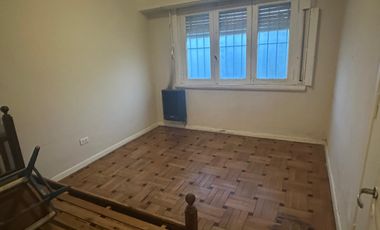 ALQUILER SOLO PROFESIONAL- CHALET 5 AMB - ZONA GUEMES- APTO VARIOS RUBROS-