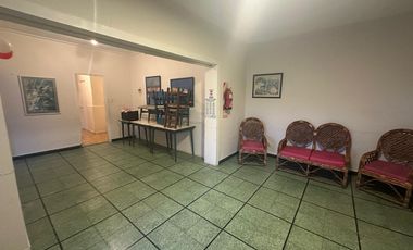 ALQUILER SOLO PROFESIONAL- CHALET 5 AMB - ZONA GUEMES- APTO VARIOS RUBROS-