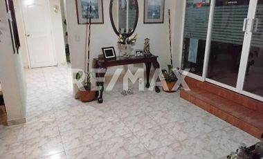 Casa en Venta - (3)