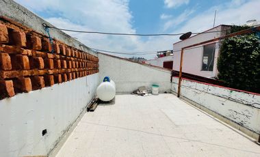 Renta casa en condominio parte baja Av. Toluca