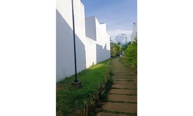 SE VENDE O ARRIENDA  CASA  AL ORIENTE