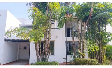 SE VENDE O ARRIENDA  CASA  AL ORIENTE