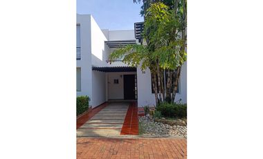 SE VENDE O ARRIENDA  CASA  AL ORIENTE