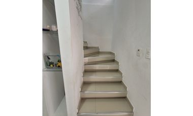 En Venta casa de 2 niveles en Villa Carolina