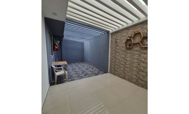 En Venta casa de 2 niveles en Villa Carolina