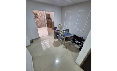 En Venta casa de 2 niveles en Villa Carolina