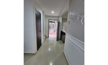 En Venta casa de 2 niveles en Villa Carolina