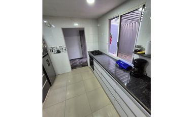 En Venta casa de 2 niveles en Villa Carolina