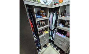 En Venta casa de 2 niveles en Villa Carolina