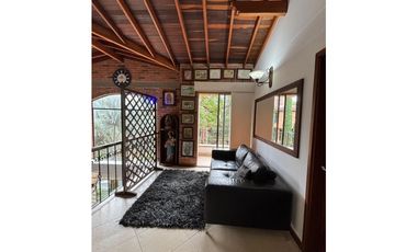 VENTA DE CASA EN EXCLUSIVA UNIDAD CERRADA SABANETA