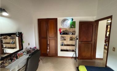 VENTA DE CASA EN EXCLUSIVA UNIDAD CERRADA SABANETA