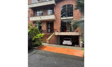 VENTA DE CASA EN EXCLUSIVA UNIDAD CERRADA SABANETA