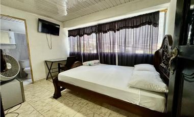 Edificio de 5 niveles para la venta en Laureles