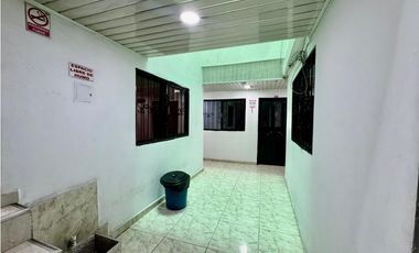 Edificio de 5 niveles para la venta en Laureles