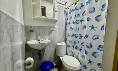 Edificio de 5 niveles para la venta en Laureles