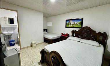 Edificio de 5 niveles para la venta en Laureles