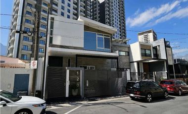 Residencia de Lujo en Valle Poniente