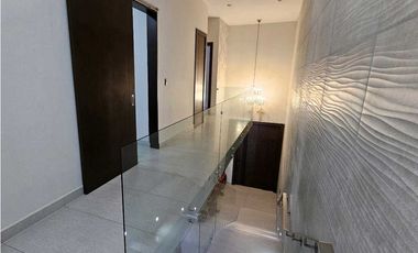 Residencia de Lujo en Valle Poniente