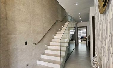 Residencia de Lujo en Valle Poniente