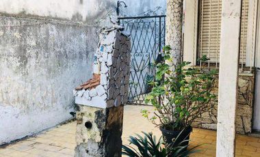 Belgrano 4300, Wilde ¡Amplia casa de 4 ambientes en venta, sobre Avenida! ¡Ideal emprendimiento!