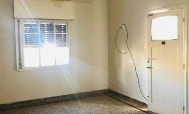 Belgrano 4300, Wilde ¡Amplia casa de 4 ambientes en venta, sobre Avenida! ¡Ideal emprendimiento!