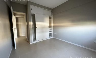 Venta de Departamento 2 ambientes con espacio guardacoche en Sarandi (32029)