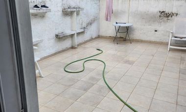 Casa y locales a la venta en Sarandi