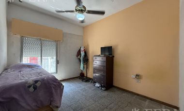 Venta PH 4 ambientes con jardín y cochera en Sarandi