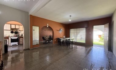 Venta PH 4 ambientes con jardín y cochera en Sarandi