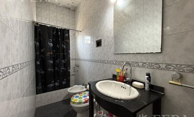 Venta PH 4 ambientes con jardín y cochera en Sarandi