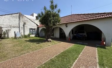 Venta PH 4 ambientes con jardín y cochera en Sarandi