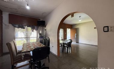 Venta PH 4 ambientes con jardín y cochera en Sarandi