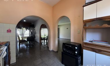 Venta PH 4 ambientes con jardín y cochera en Sarandi